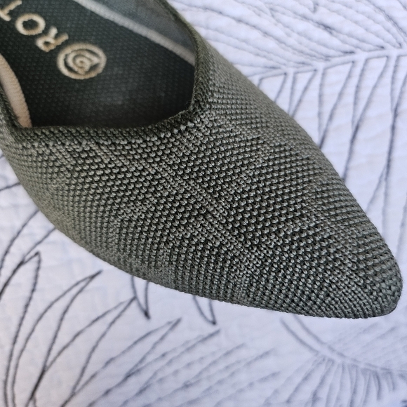 EUC Rothy's The Point Safari Green Giraffe Women’s Size 6.5 - Picture 6 of 16